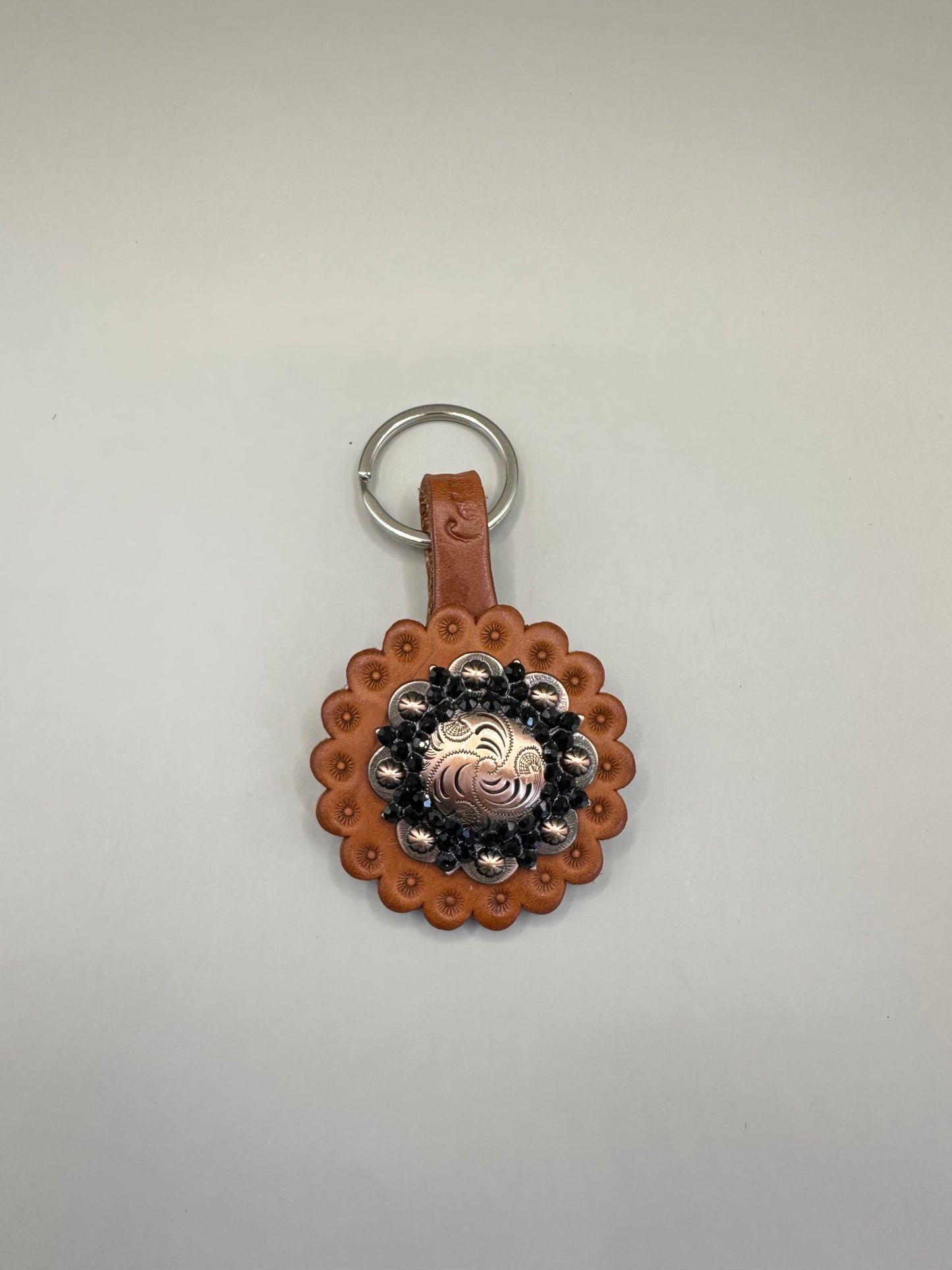 Schlüsselanhänger Chestnut mit Concho kupfer/schwarz - Western-Style