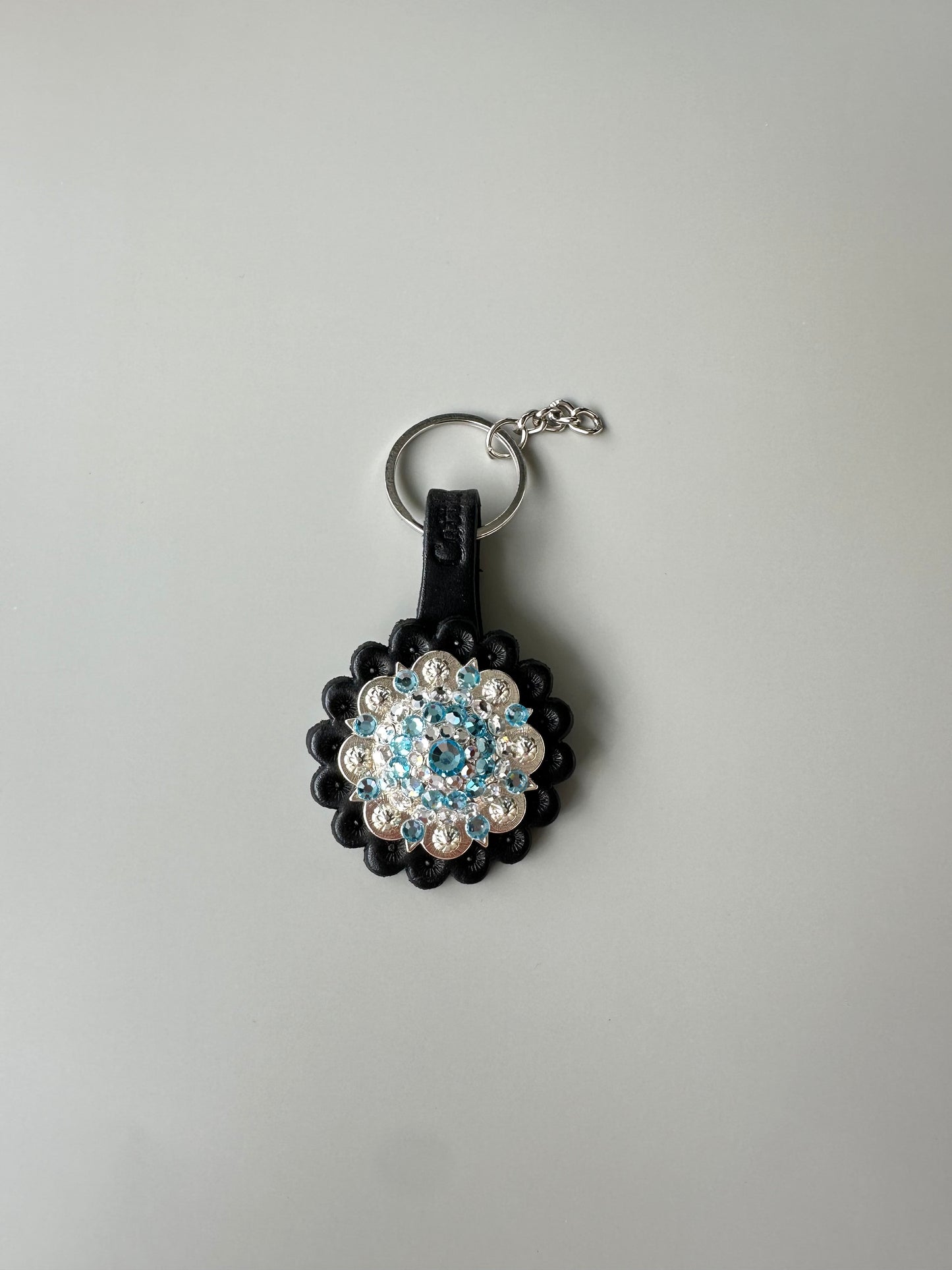 Schlüsselanhänger Black mit Concho silber/hellblau - Western-Style
