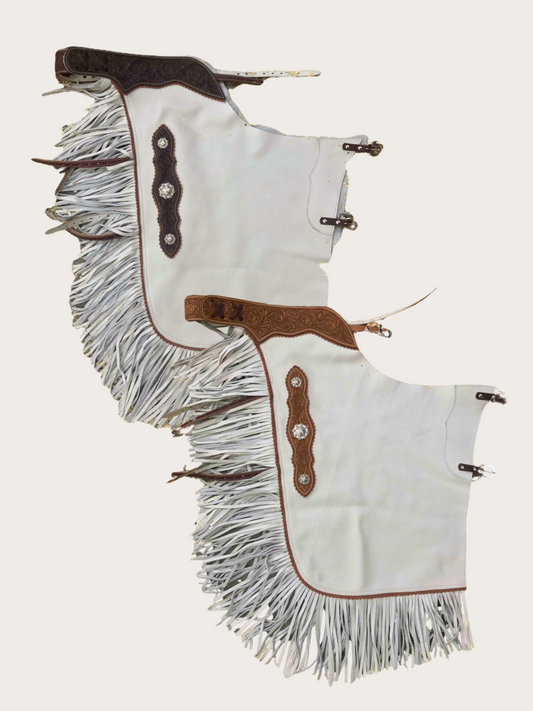 Western Chink Chaps GLATTLEDER cremeweiß mit Conchos