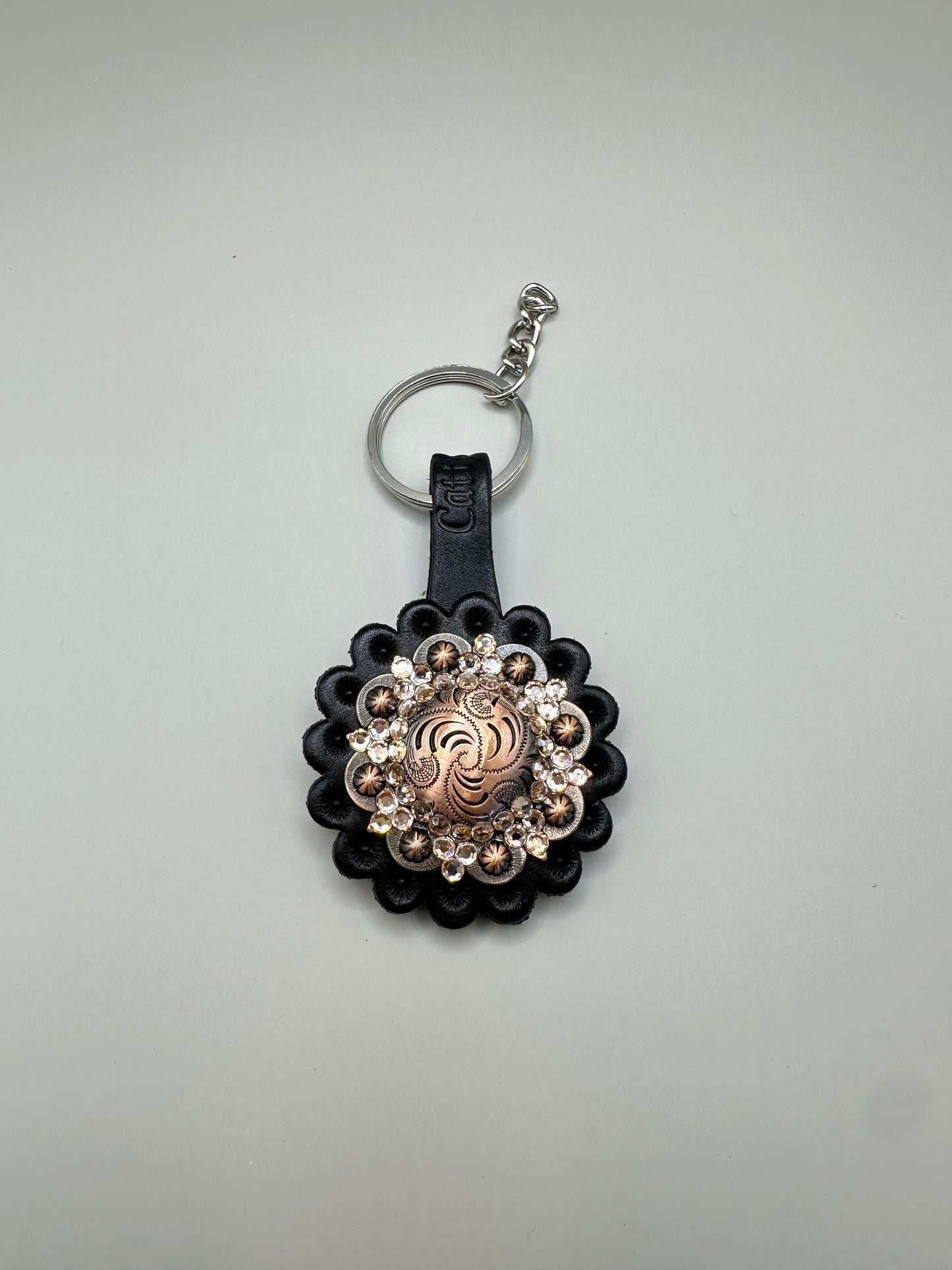 Schlüsselanhänger Black mit Concho kupfer/rosé - Western-Style